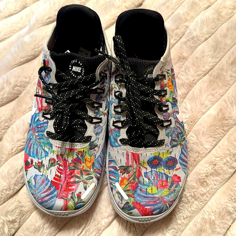 NIKE FREE RN GREY WITH TROPICAL FLORALS